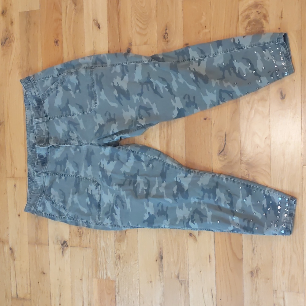 Lane Bryant Womens Camo Pants Size 22 Stud Details